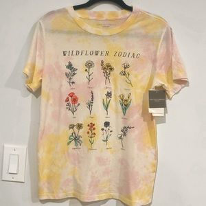 Floral horoscope/zodiac Tie-dyed pink and yellow crewneck graphic T-shirt
